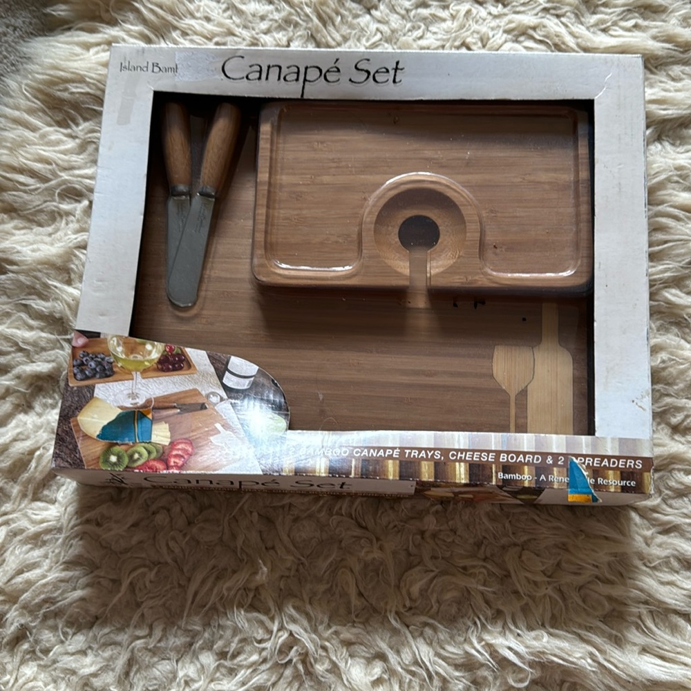 NWT unused canapé set